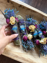 Load image into Gallery viewer, Apatite Smudge Stick With Flowers, Home Cleansing, Calming Gifts Women, Lavender Smudge Stick, Witchy Accessories, Meditation Altar,