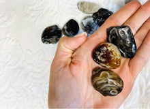 Load image into Gallery viewer, Geode Tumbled