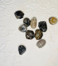 Load image into Gallery viewer, Geode Tumbled