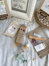 Load image into Gallery viewer, Heart Chakra Spray and Affirmation Kit