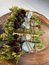 Load image into Gallery viewer, Apatite Smudge Stick With Flowers, Home Cleansing, Calming Gifts Women, Lavender Smudge Stick, Witchy Accessories, Meditation Altar,
