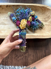 Load image into Gallery viewer, Apatite Smudge Stick With Flowers, Home Cleansing, Calming Gifts Women, Lavender Smudge Stick, Witchy Accessories, Meditation Altar,
