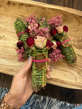 Load image into Gallery viewer, Kiwi, Palo Santo, Cedar and Mint Smudge Stick
