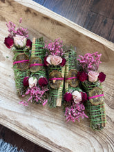 Load image into Gallery viewer, Kiwi, Palo Santo, Cedar and Mint Smudge Stick
