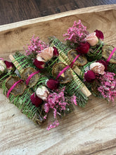 Load image into Gallery viewer, Kiwi, Palo Santo, Cedar and Mint Smudge Stick
