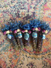 Load image into Gallery viewer, Apatite Smudge Stick With Flowers, Home Cleansing, Calming Gifts Women, Lavender Smudge Stick, Witchy Accessories, Meditation Altar,
