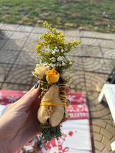 Load image into Gallery viewer, Pear, Palo Santo, Juniper, and Cinnamon Smudge Stick
