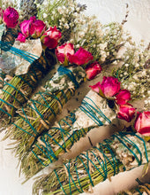Load image into Gallery viewer, Smudge Stick With Flowers, Home Cleansing, Calming Gifts Women, Lavender Smudge Stick, Witchy Accessories, Meditation Altar, Energy Clearing - Green Agate
