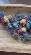 Load and play video in Gallery viewer, Apatite Smudge Stick With Flowers, Home Cleansing, Calming Gifts Women, Lavender Smudge Stick, Witchy Accessories, Meditation Altar,

